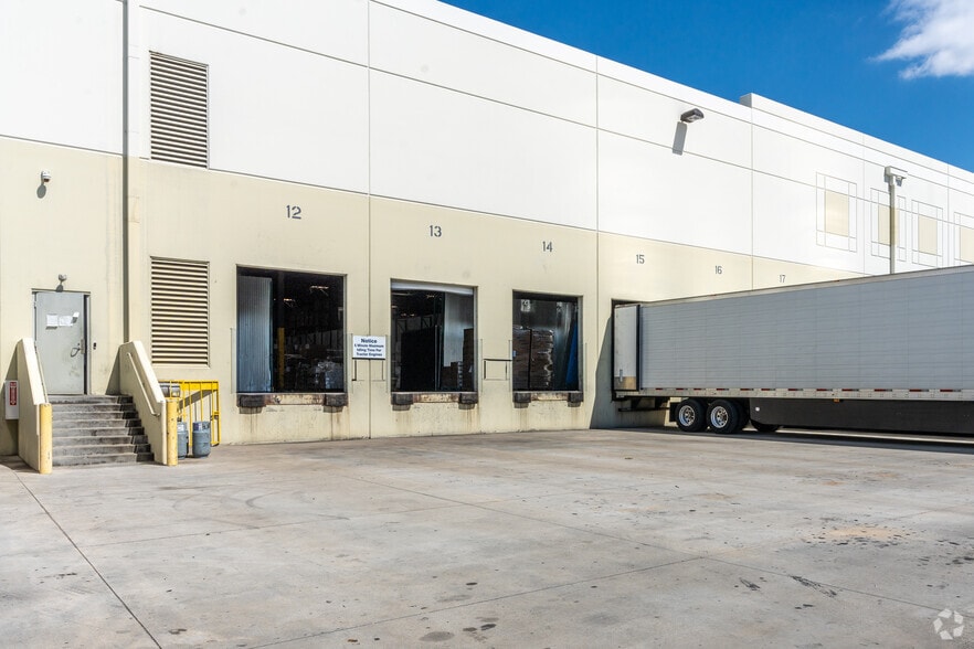 More Photos Of 14600 Innovation Dr, Riverside Warehouse For Lease