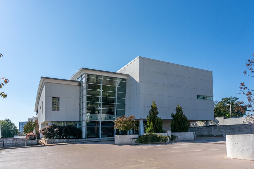 Primary Photo Of 1800 W International Dr, McLean Freestanding For Lease