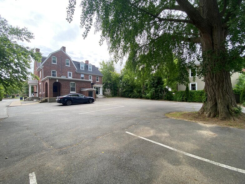 More Photos Of 202-204 Lafayette St, Salem Office Residential For Lease