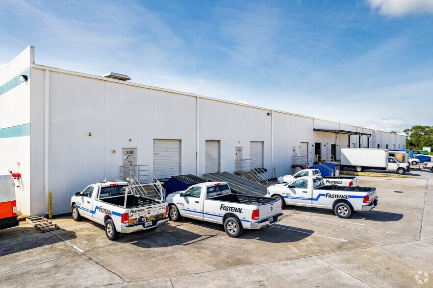 More Photos Of 7101 Presidents Dr, Orlando Unknown For Lease