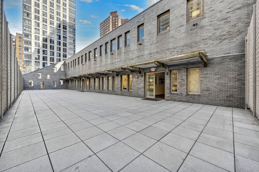 More Photos Of 180 Amsterdam Ave, New York Religious Facility For Lease