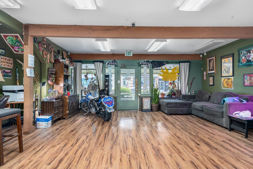 More Photos Of 18978 Front St, Poulsbo Storefront Retail Office For Sale