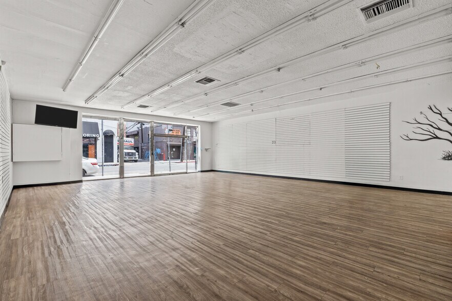 More Photos Of 204 E 11th St, Los Angeles General Retail For Sale