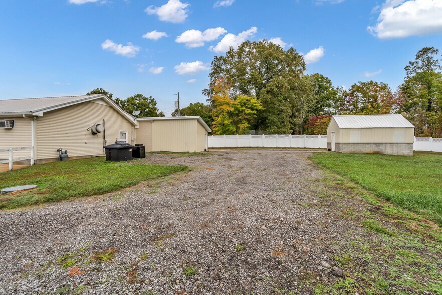 More Photos Of 4842 Highway 100, Lyles Restaurant For Lease