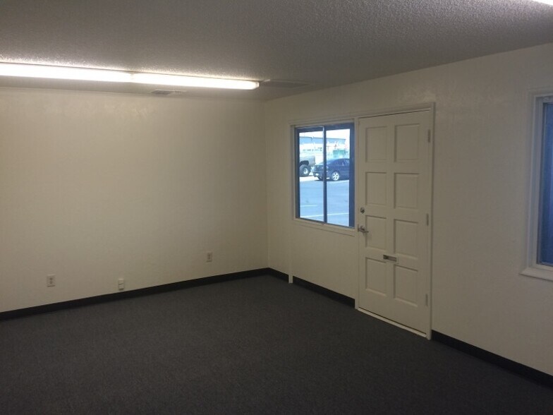 More Photos Of 902-934 W Grant Rd, Tucson Light Manufacturing For Lease