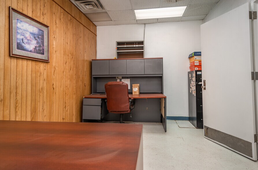 More Photos Of 1664 Sharon Rd, Washington Warehouse For Sale