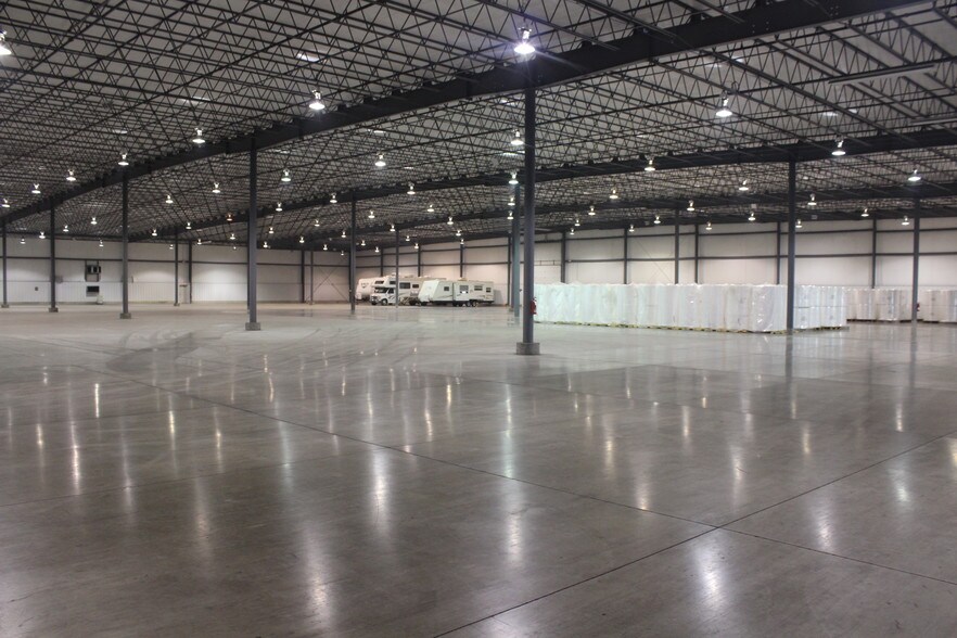 More Photos Of 715 East St, Grinnell Distribution For Lease