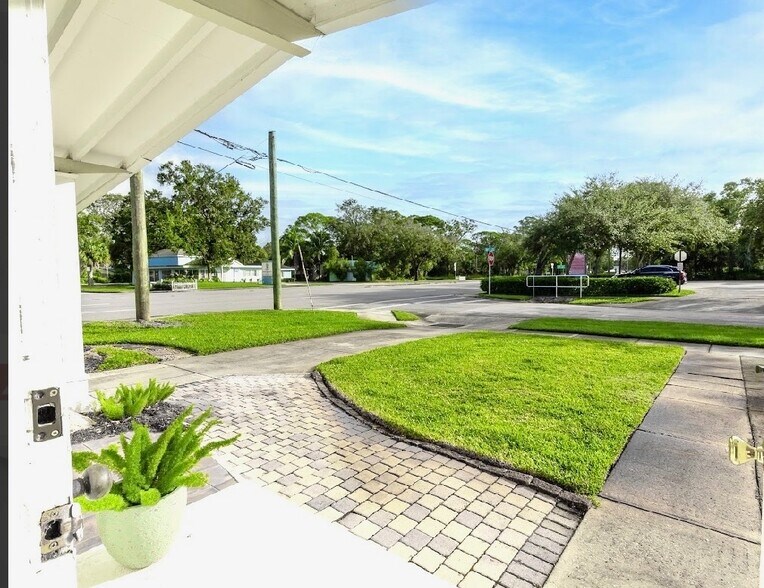 More Photos Of 1985 31st Ave, Vero Beach Office For Sale