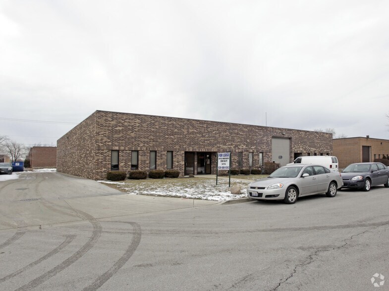 More Photos Of 369-373 Balm Ct, Wood Dale Warehouse For Lease