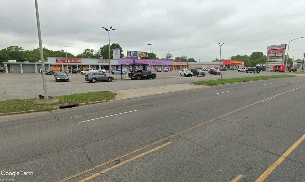 Primary Photo Of 2009-2017 W University Ave, Lafayette General Retail For Lease