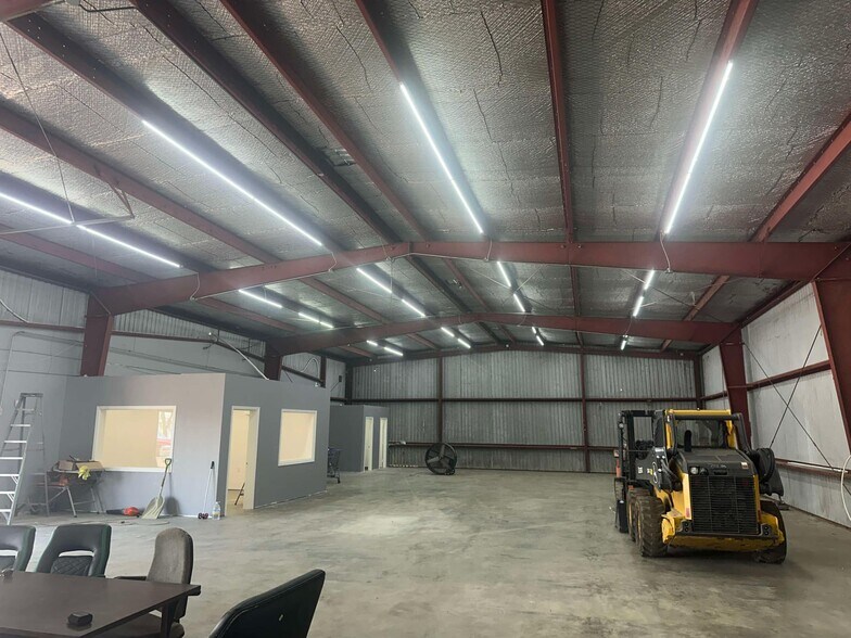 More Photos Of 9941A Rowlett Rd, Houston Warehouse For Lease
