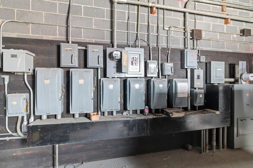More Photos Of 120 Tapley St, Springfield Warehouse For Lease