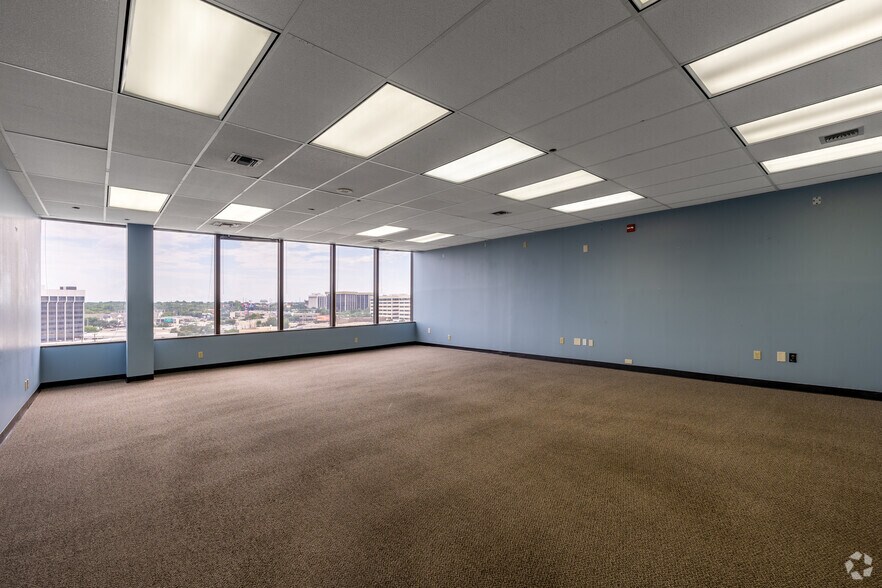 More Photos Of 8700 Tesoro Dr, San Antonio Unknown For Lease