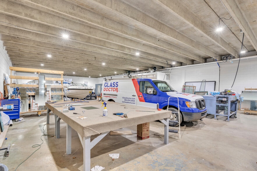 More Photos Of 518 W North 1st St, Seneca Storefront Retail Office For Sale