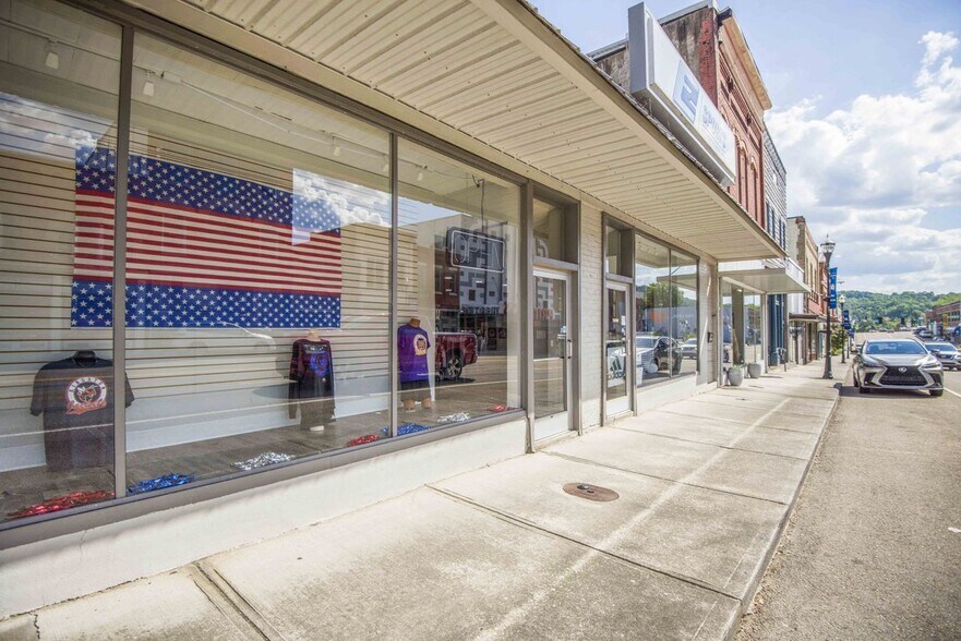 More Photos Of 430 N Roane St, Harriman Storefront For Sale