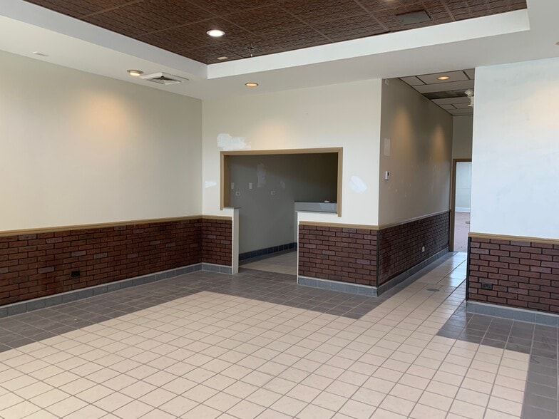 More Photos Of 1733-1739 N Harlem Ave, Chicago Storefront For Lease