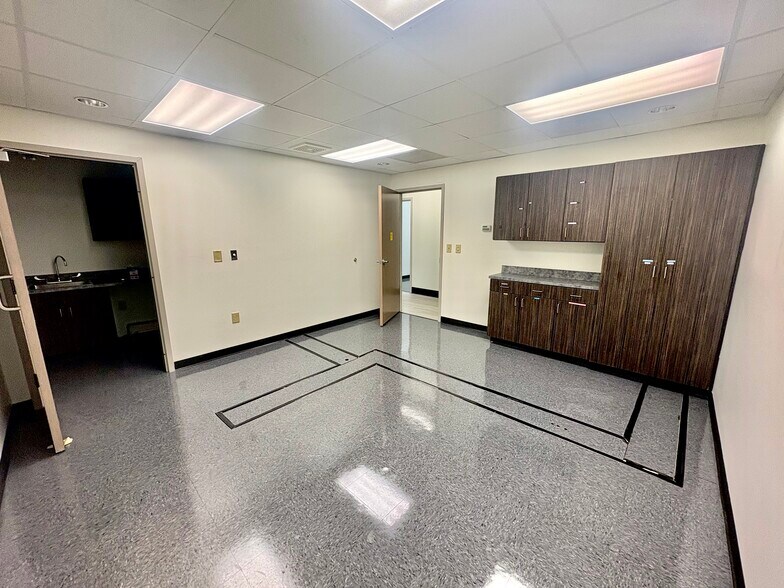 More Photos Of 2287 Henry Tecklenburg Dr, Charleston Office For Lease