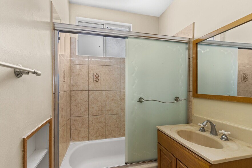 More Photos Of 3823 Wisconsin St, Los Angeles Apartments For Sale