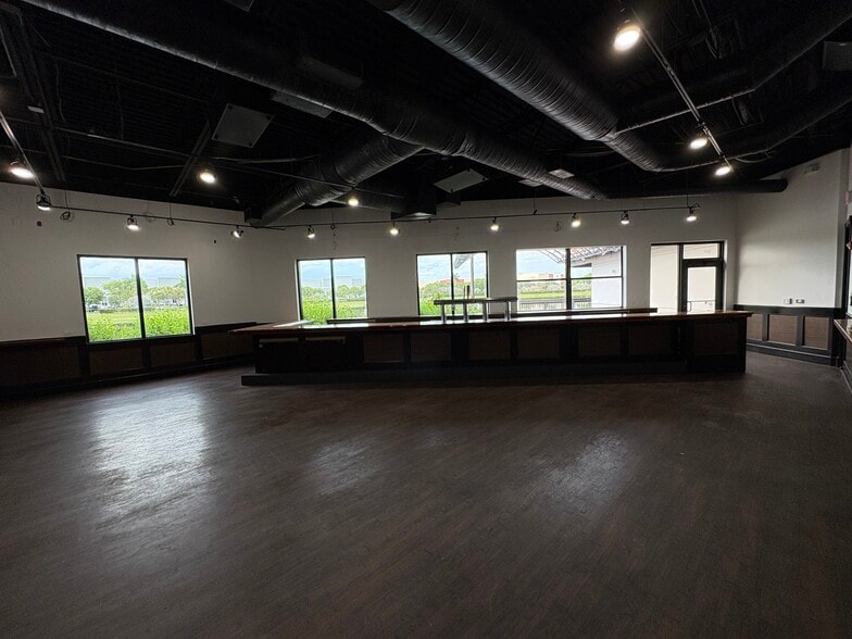 More Photos Of 15500 SW 29th St, Miramar Restaurant For Lease