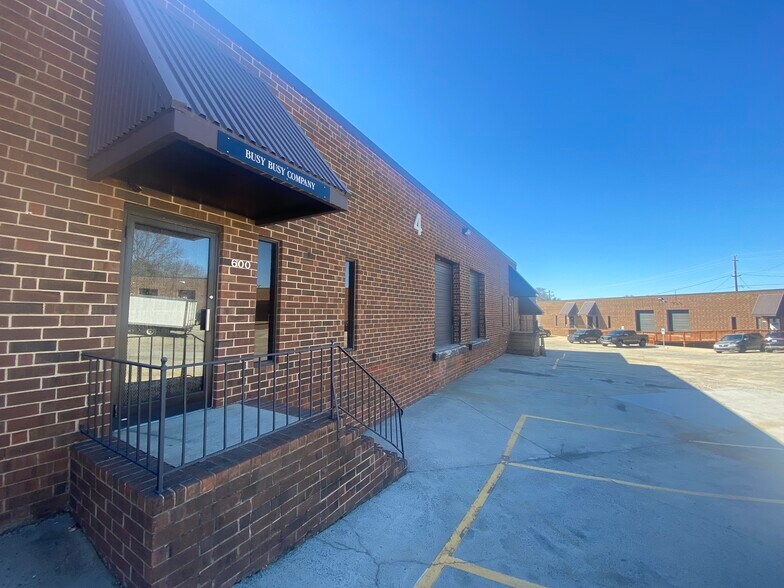 More Photos Of 600 Griffith Rd, Charlotte Warehouse For Lease