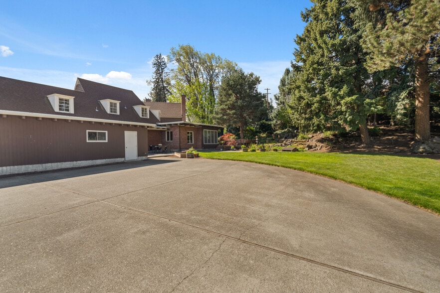 More Photos Of 1001 Cherry Heights Rd, The Dalles Flex For Sale