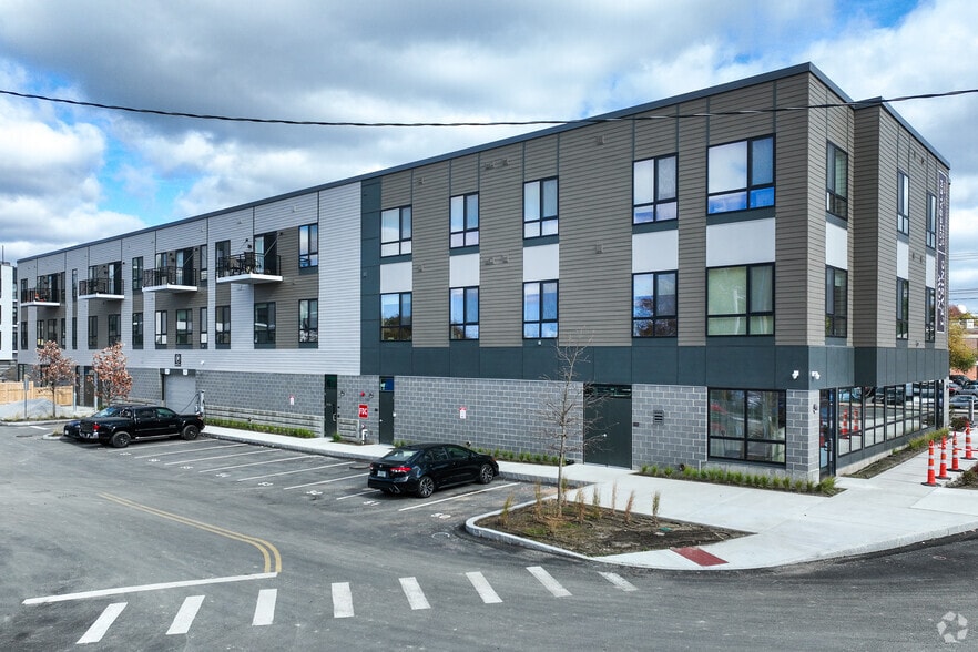 More Photos Of 266 Canal St, Salem Apartments For Lease