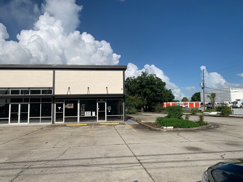 More Photos Of 1737 N Alafaya Trl, Orlando Storefront For Lease