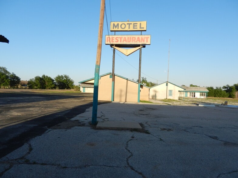 More Photos Of 14000 E Business 40 St, Mclean Hotel For Sale