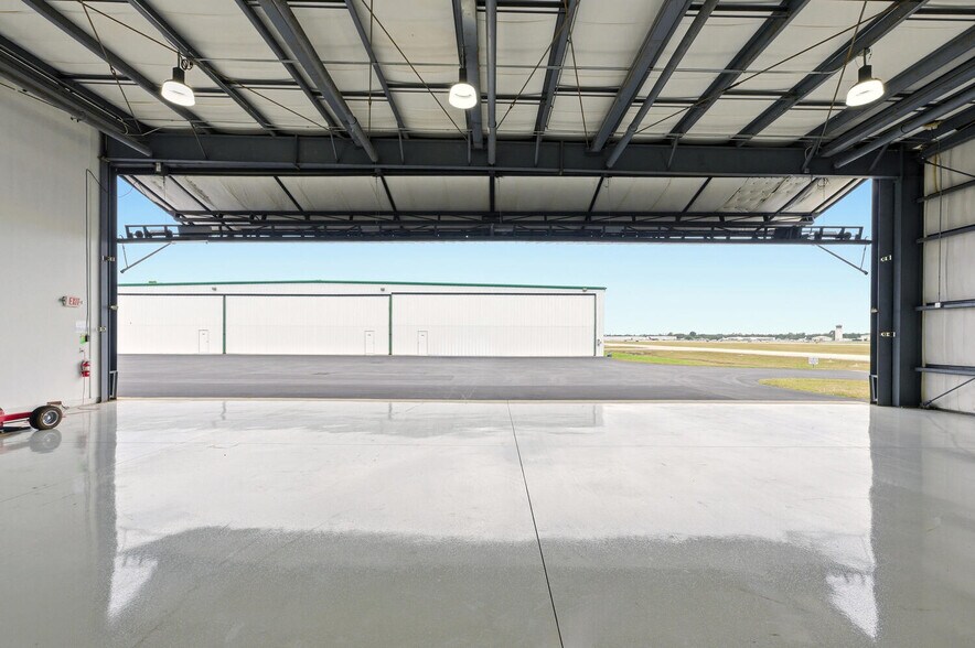 More Photos Of 318 Citation Pt, Naples Airplane Hangar For Sale