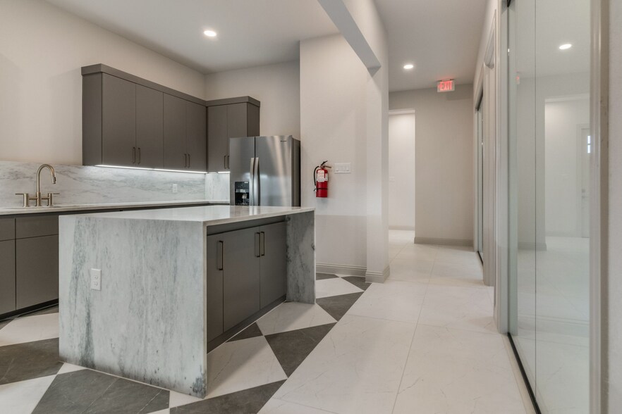 More Photos Of 7720 Rufe Snow Dr, Fort Worth Office For Lease