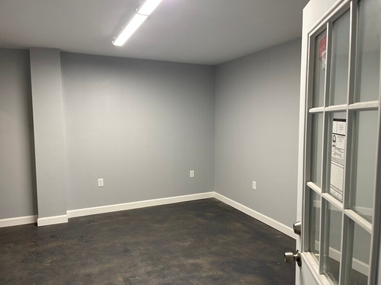 More Photos Of 1222 Frankie St, Houston Warehouse For Sale