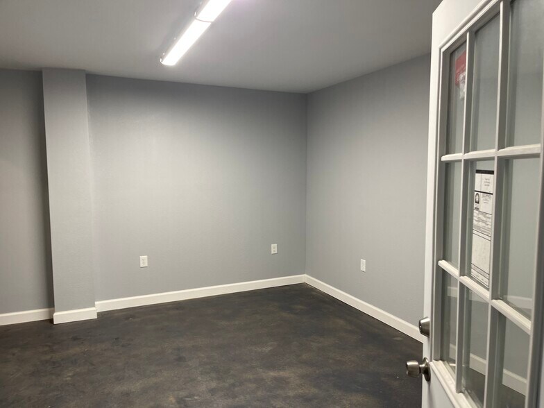 More Photos Of 1222 Frankie St, Houston Warehouse For Lease