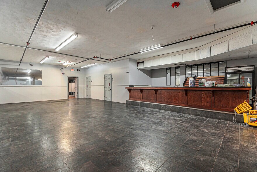 More Photos Of 6500 Railroad Ave, Omaha Restaurant For Sale