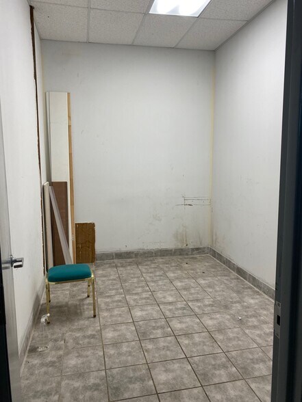 More Photos Of 5140 S Ashland Ave, Chicago Office For Sale