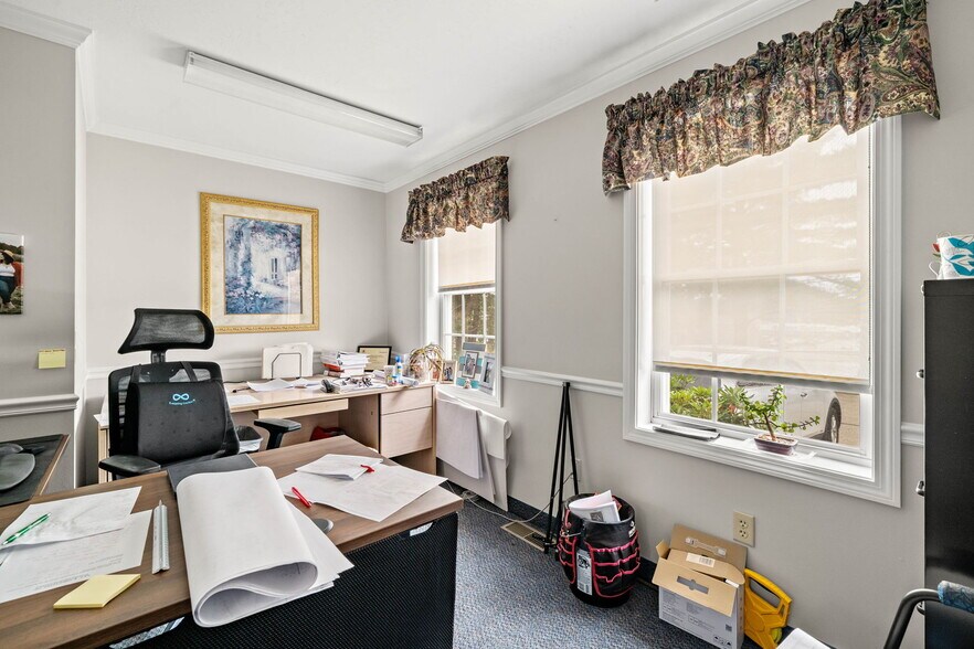 More Photos Of 15 Garden Rd, Plaistow Office For Sale