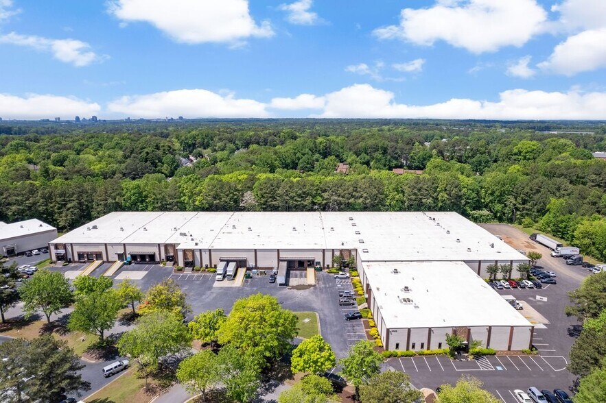 More Photos Of 4420 Bankers Cir, Atlanta Warehouse For Lease