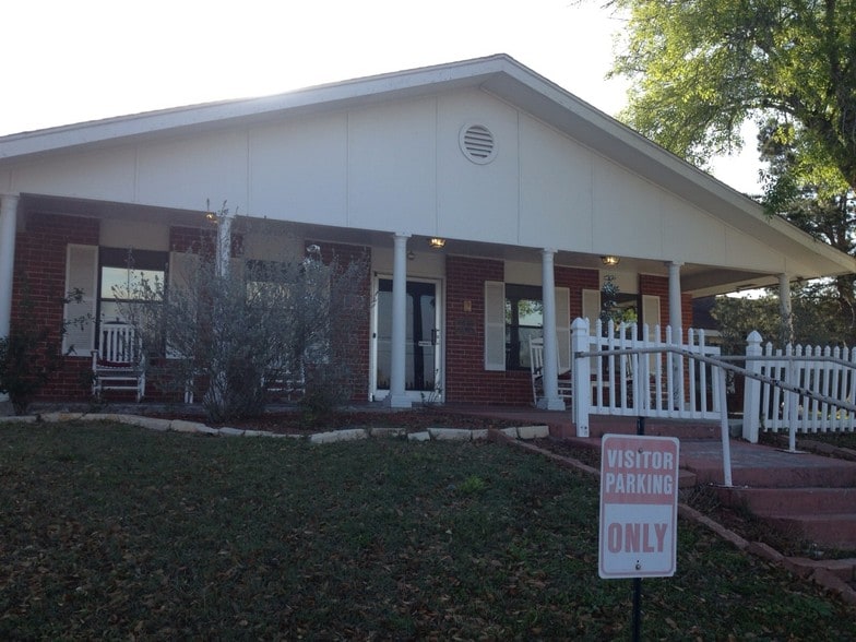 More Photos Of 209 Country Club Dr, Karnes City Rehabilitation Center For Sale