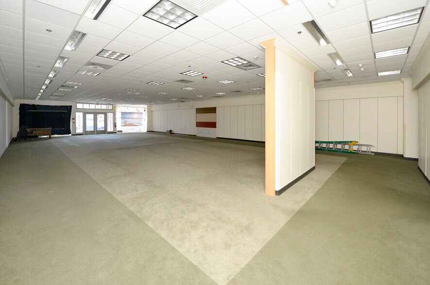 More Photos Of 222 E Ridgewood Ave, Ridgewood Freestanding For Lease