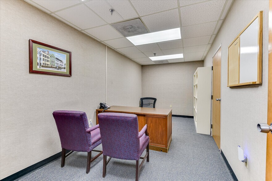 More Photos Of 1089 Augusta Rd, Warrenville Office For Lease