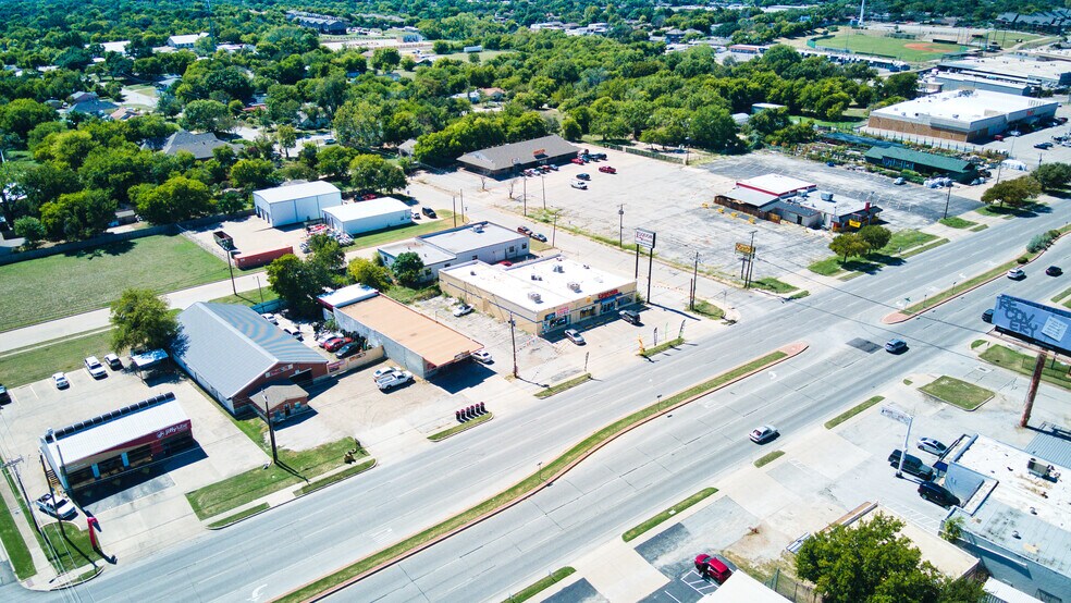 More Photos Of 7621 Camp Bowie West Blvd, Fort Worth Storefront For Sale