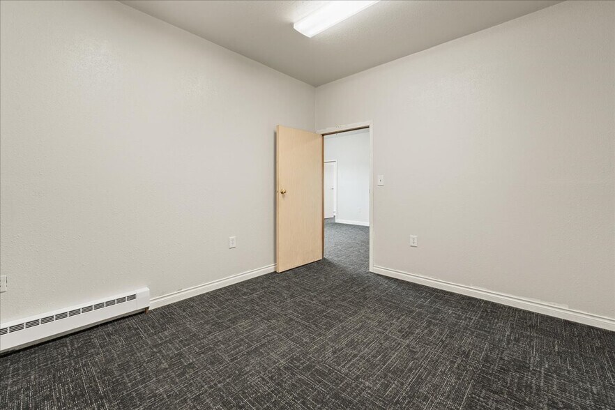 More Photos Of 3408 International St, Fairbanks Warehouse For Lease