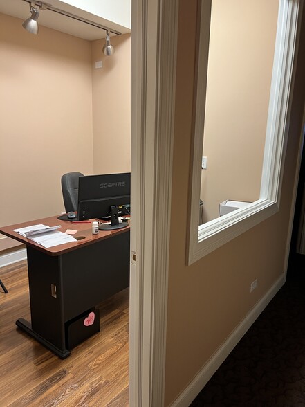 More Photos Of 7612 W North Ave, Elmwood Park Office For Lease