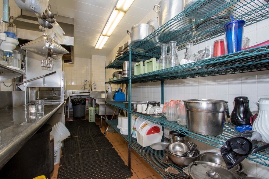 More Photos Of 300 N Northwest Hwy, Palatine Restaurant For Sale