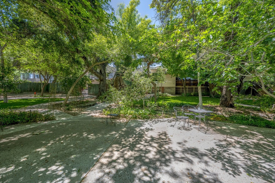 More Photos Of 12625 Sierra Hwy, Santa Clarita Restaurant For Sale