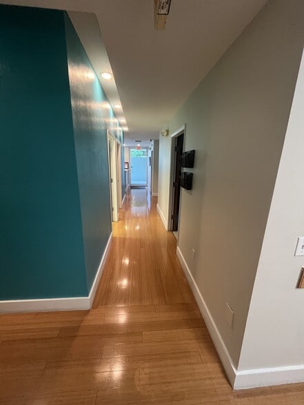 More Photos Of 4717 Swift Rd, Sarasota Medical For Sale