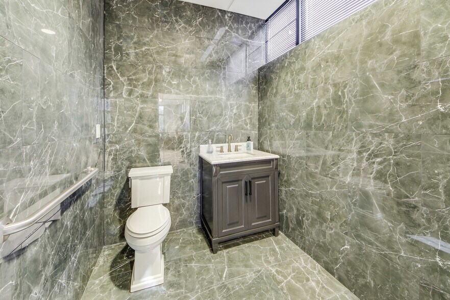 More Photos Of 2700 N Berkeley Lake Rd, Duluth Office For Sale