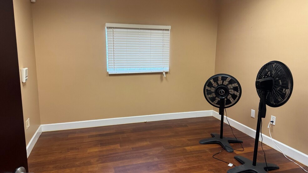 More Photos Of 1785 NE Broad Cswy, North Miami Beach Medical For Lease