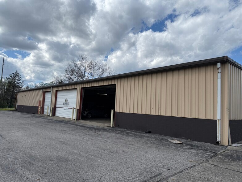 More Photos Of 2080-2090 Fairwood Ave, Columbus Warehouse For Lease