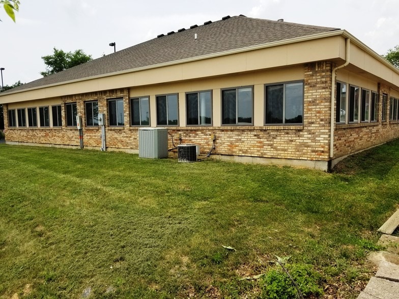More Photos Of 2010 Bluestone Dr, Saint Charles Office For Sale
