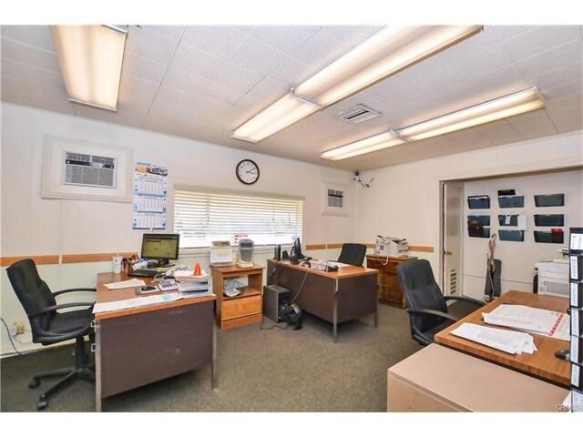 More Photos Of 8551 Mission Blvd, Jurupa Valley Warehouse For Lease